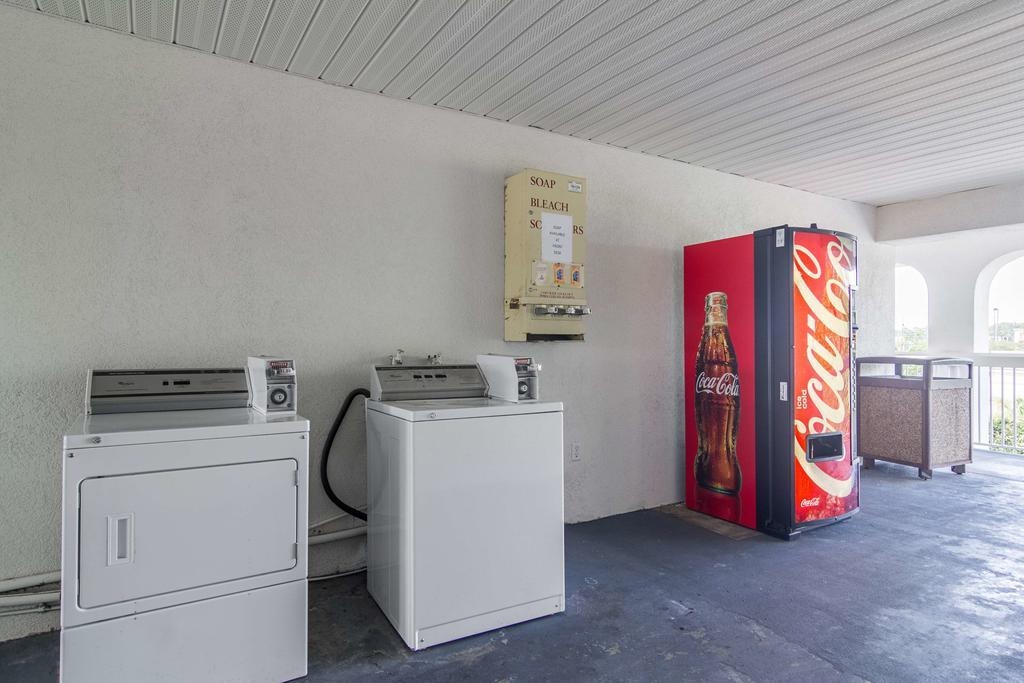 Motel 6 Waycross Exteriör bild